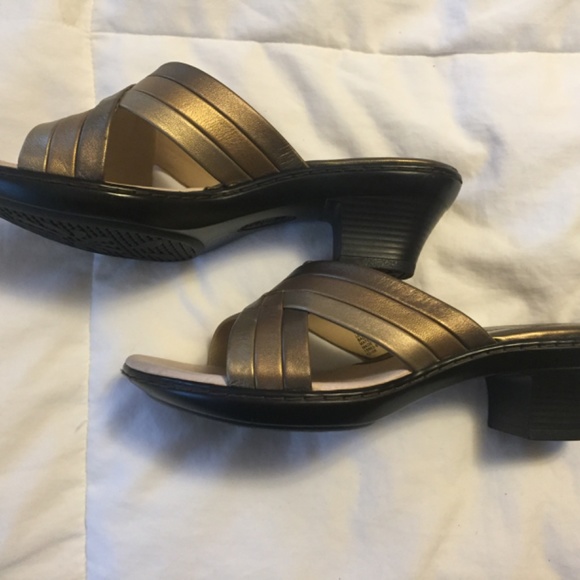 Strictly Comfort Sandals - Picture 2 of 4